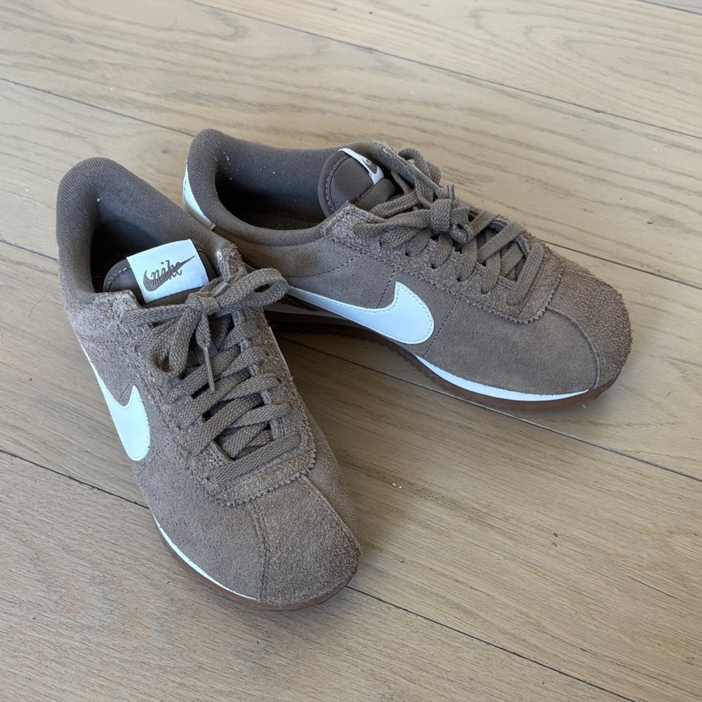 Nike Brown Suede Sneakers with White Swoosh NWOT mushroom